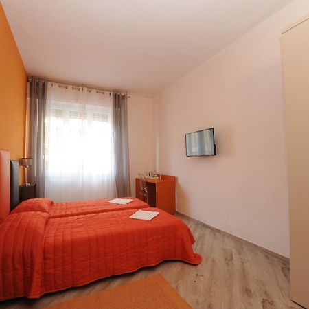 B&B Ariston Pisa Tower ภายนอก รูปภาพ